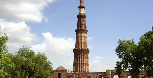 qutub minar and its monuments, qutub minar in delhi, Tourist destinations in india, Famous tourist places in india