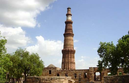 qutub minar and its monuments, qutub minar in delhi, Tourist destinations in india, Famous tourist places in india